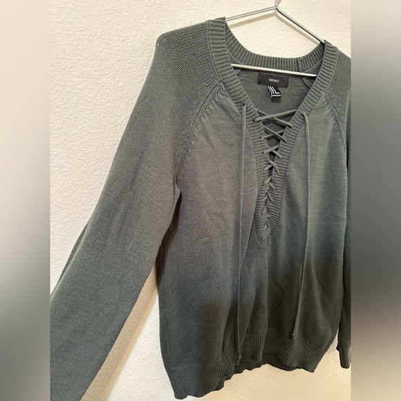 🍩EUC🍩 FOREVER 21 Knit Chunky Sweater V-Neck With Lace Up Chest - Picture 4 of 5